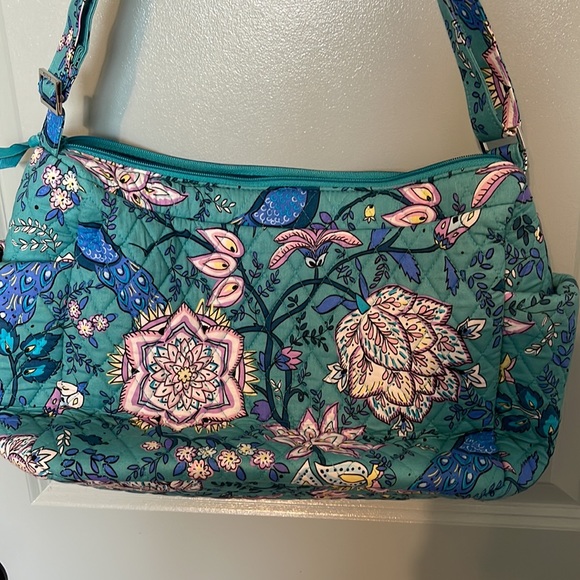 Vera Bradley large crossbody - Picture 7 of 9